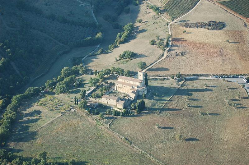 Abbazia S. Antimo_2.JPG - L'abbazia di Sant'Antimo